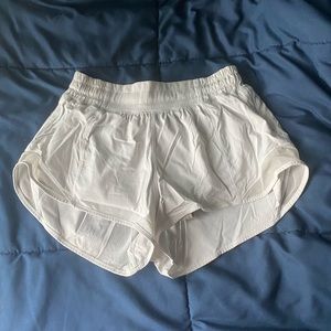 WHITE LULU SHORTS